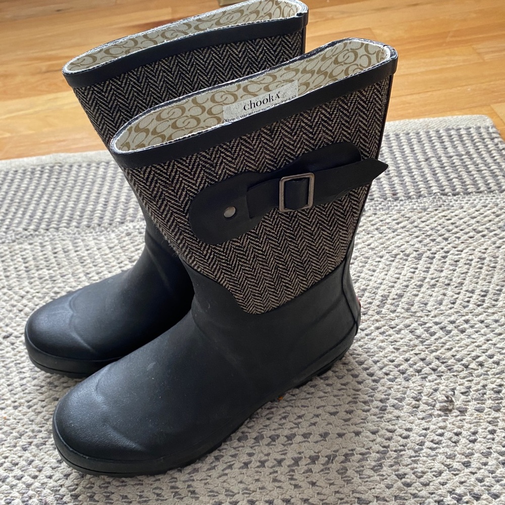 Black and plaid Chooka rain boots